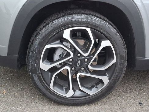 Used 2025 Chevrolet Trax RS image 8