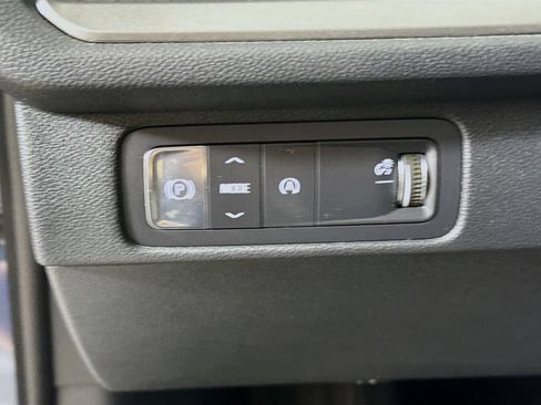Used 2024 Chevrolet Traverse LT w/ Trailering Package FWD image 10