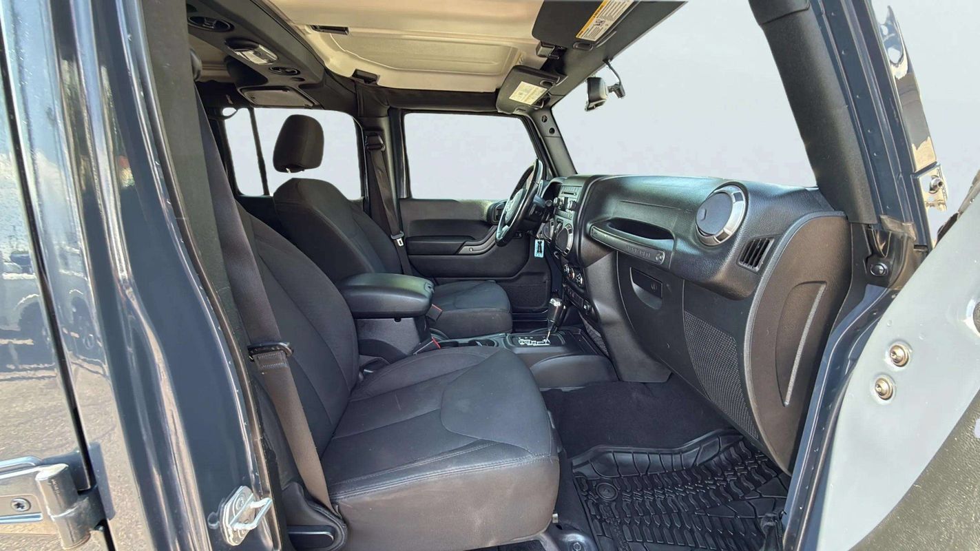 Used 2018 Jeep Wrangler Unlimited Sport w/ Quick Order Package 24W AWD/4WD image 14