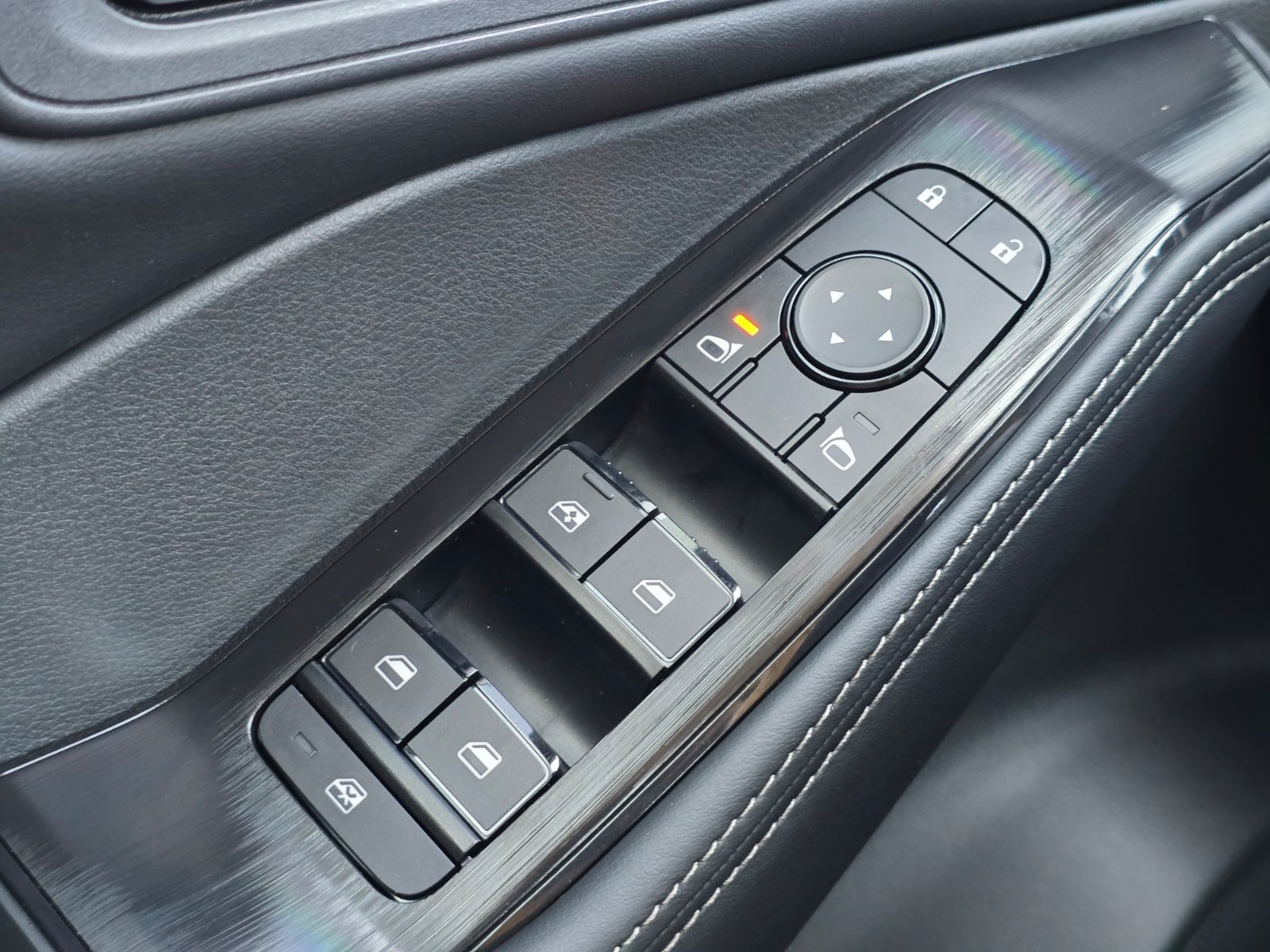 New 2027 Nissan Rogue SV w/ Cold Weather Package FWD image 22