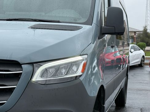Used 2024 Mercedes-Benz Sprinter 2500 image 4
