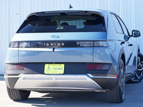 Used 2024 Hyundai Ioniq 5 SEL image 4
