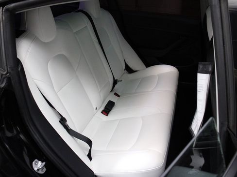 Used 2022 Tesla Model 3 image 33