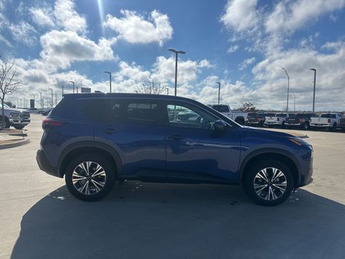 Used 2023 Nissan Rogue SV image 6