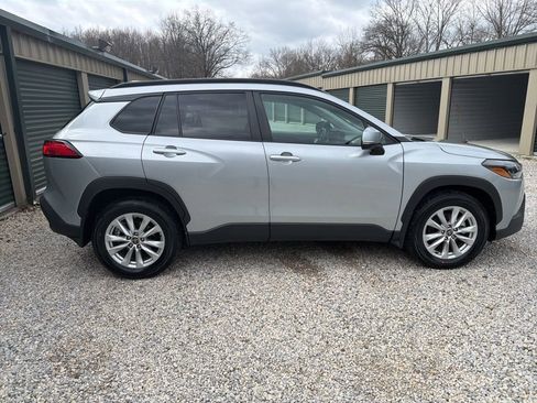 Certified 2023 Toyota Corolla Cross LE w/ Moonroof Package image 7