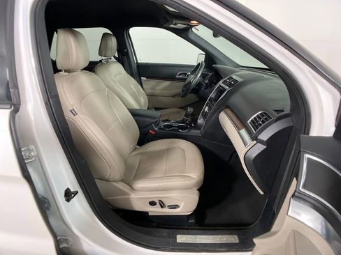 Certified 2018 Ford Explorer Limited w/ Equipment Group 301A image 6