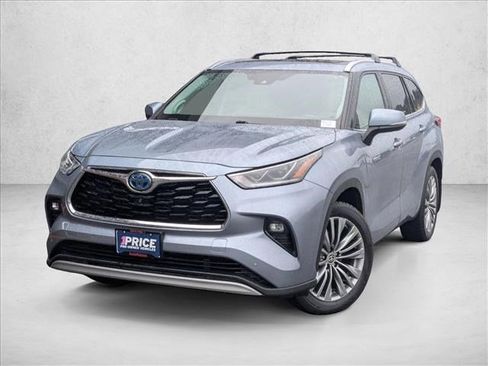 Used 2021 Toyota Highlander Platinum image 1
