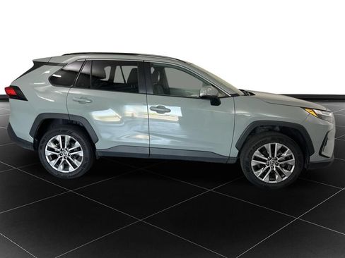 Used 2022 Toyota RAV4 XLE Premium AWD/4WD image 6