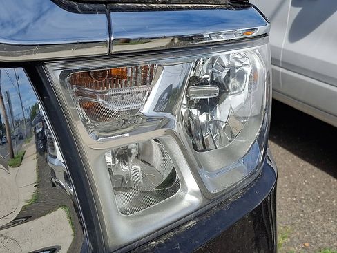 Used 2024 RAM 1500 Laramie AWD/4WD image 4