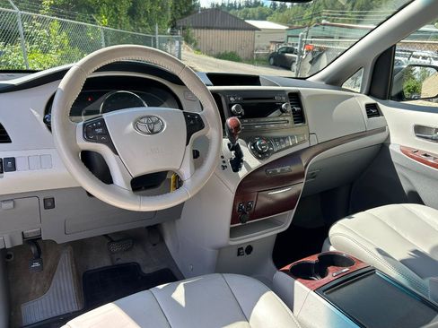 Used 2014 Toyota Sienna XLE AWD/4WD image 15