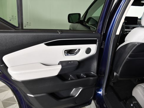 Used 2025 Honda Pilot Touring image 46