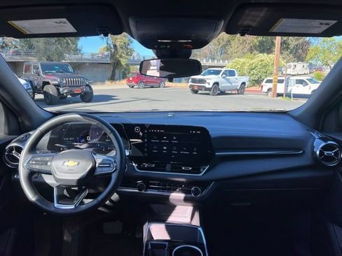 Used 2025 Chevrolet Equinox LT AWD/4WD image 22
