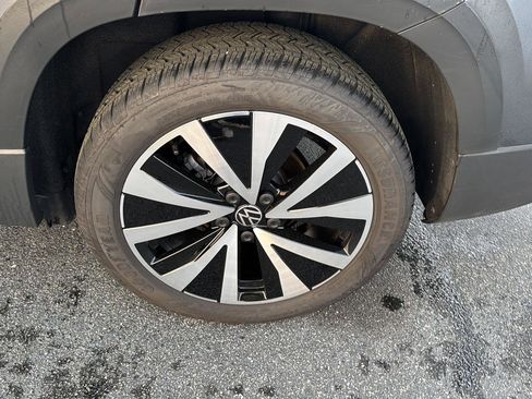 Used 2023 Volkswagen Taos SE w/ Panoramic Sunroof Package image 33