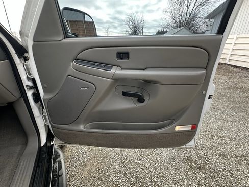 Used 2005 Chevrolet Tahoe LS w/ Preferred Equipment Group AWD/4WD image 13