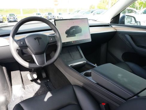 Used 2024 Tesla Model Y Long Range AWD/4WD image 24