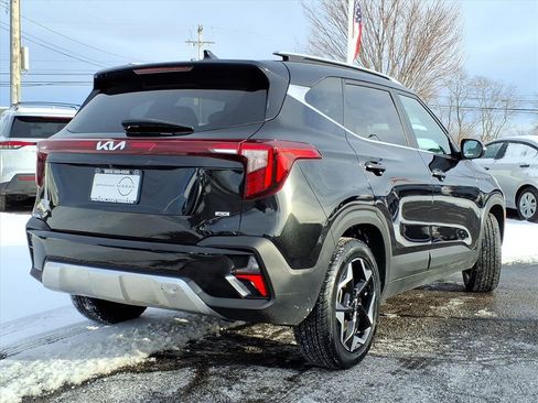 Used 2024 Kia Seltos EX image 3