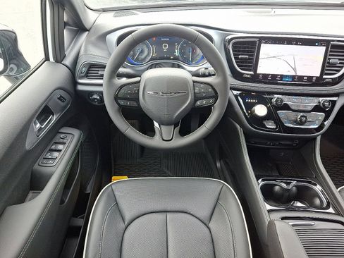 New 2026 Chrysler Pacifica Limited w/ Uconnect Theater Family Group image 11