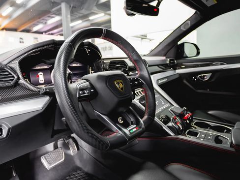 Used 2021 Lamborghini Urus AWD/4WD image 39