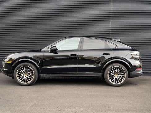 Certified 2022 Porsche Cayenne Platinum Edition image 2