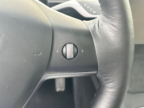 Used 2022 Tesla Model Y Long Range AWD/4WD image 26