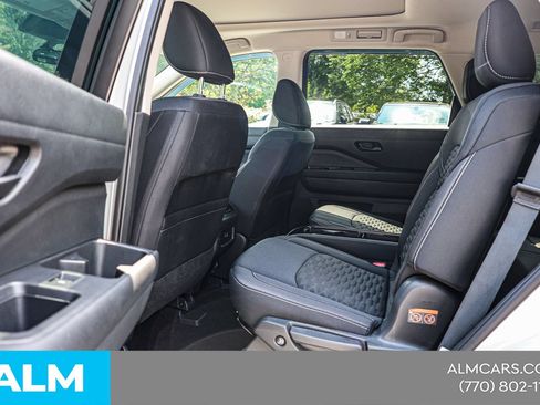 Used 2024 Nissan Pathfinder SV w/ SV Premium Package FWD image 19