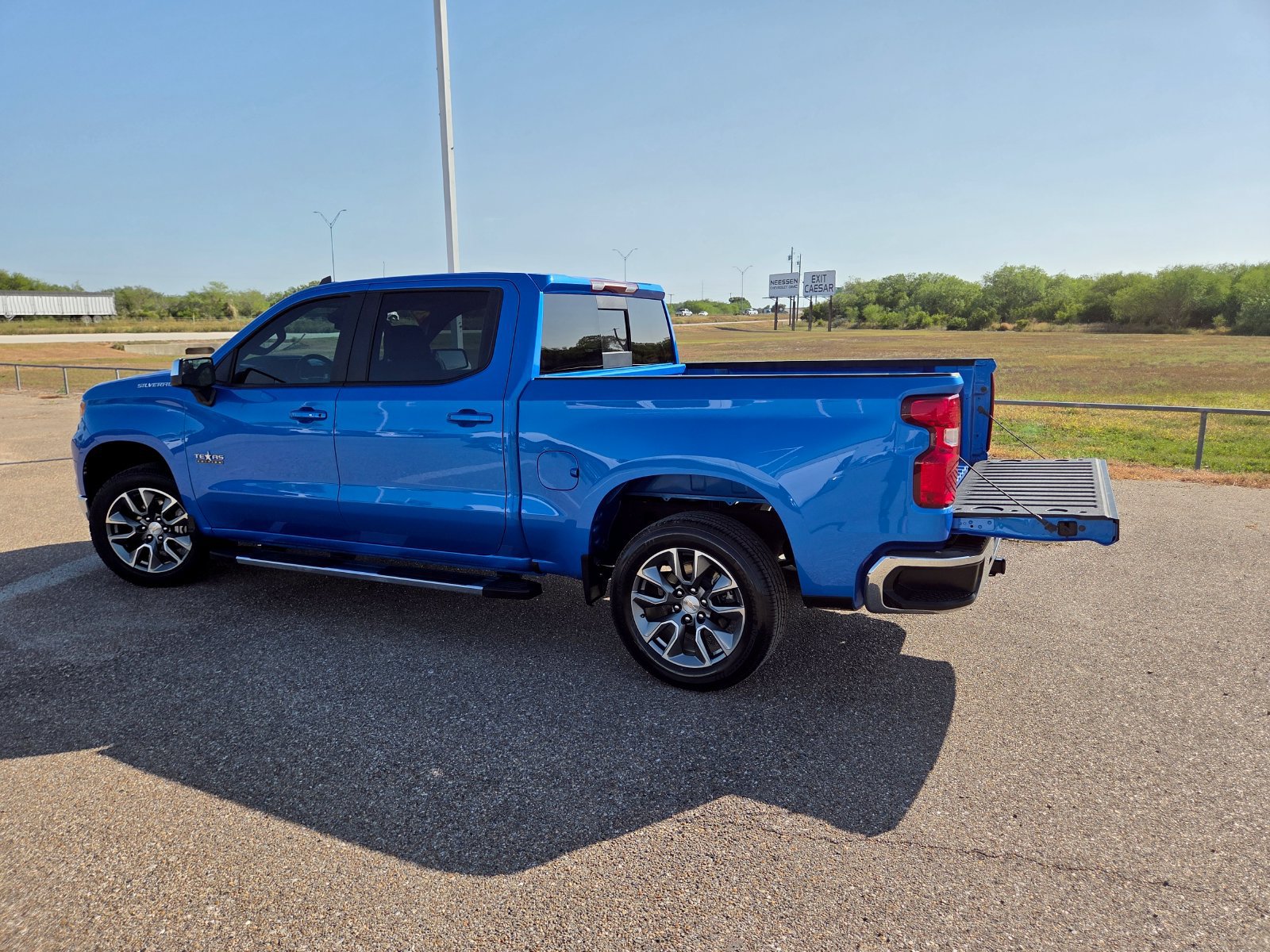 Used 2025 Chevrolet Silverado 1500 LT w/ Texas Edition Plus RWD image 6
