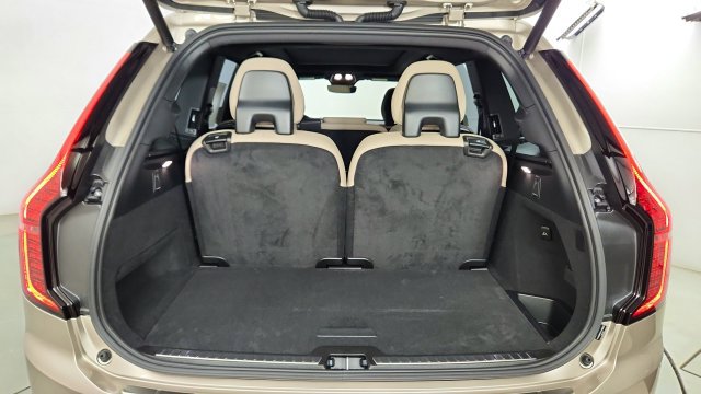 New 2026 Volvo XC90 T8 Plus w/ Protection Package Premier AWD/4WD image 41