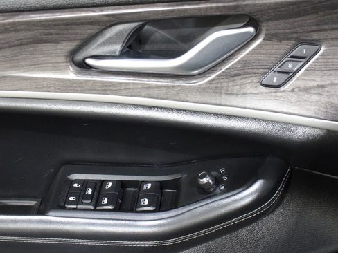 Used 2023 Jeep Grand Cherokee Limited w/ Black Appearance Package AWD/4WD image 7