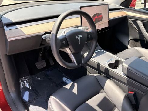 Used 2024 Tesla Model Y 2WD image 10