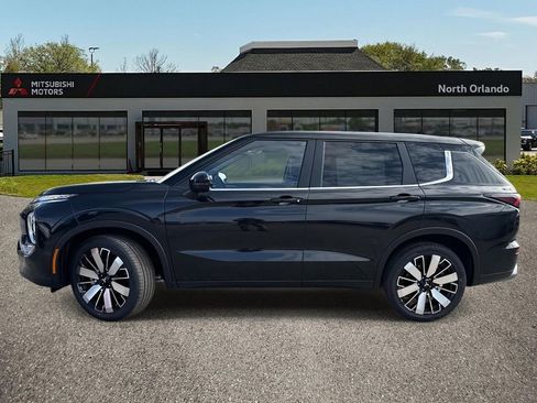 New 2026 Mitsubishi Outlander SE image 3
