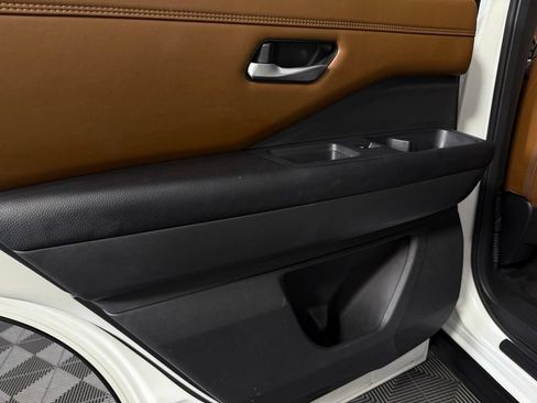 Used 2023 Nissan Pathfinder Platinum w/ Cargo Package FWD image 33
