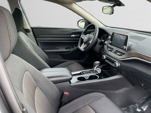 Used 2024 Nissan Altima 2.5 SV image 15
