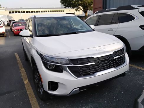 Used 2024 Kia Seltos LX AWD/4WD image 12