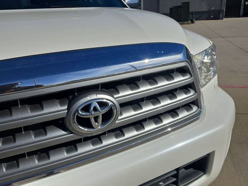Used 2011 Toyota Sequoia Platinum image 11