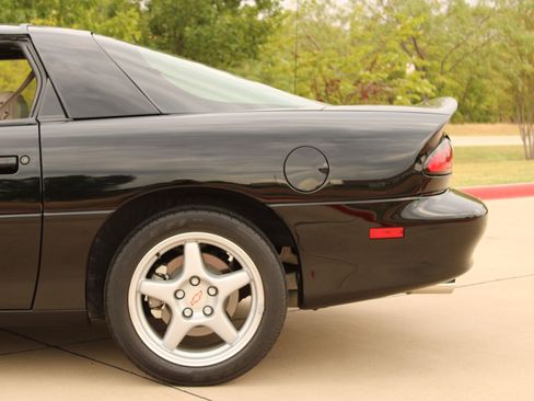 Used 1999 Chevrolet Camaro Z28 w/ SS Performance/Appearance Pkg RWD image 29