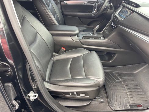 Used 2017 Cadillac XT5 Luxury image 19