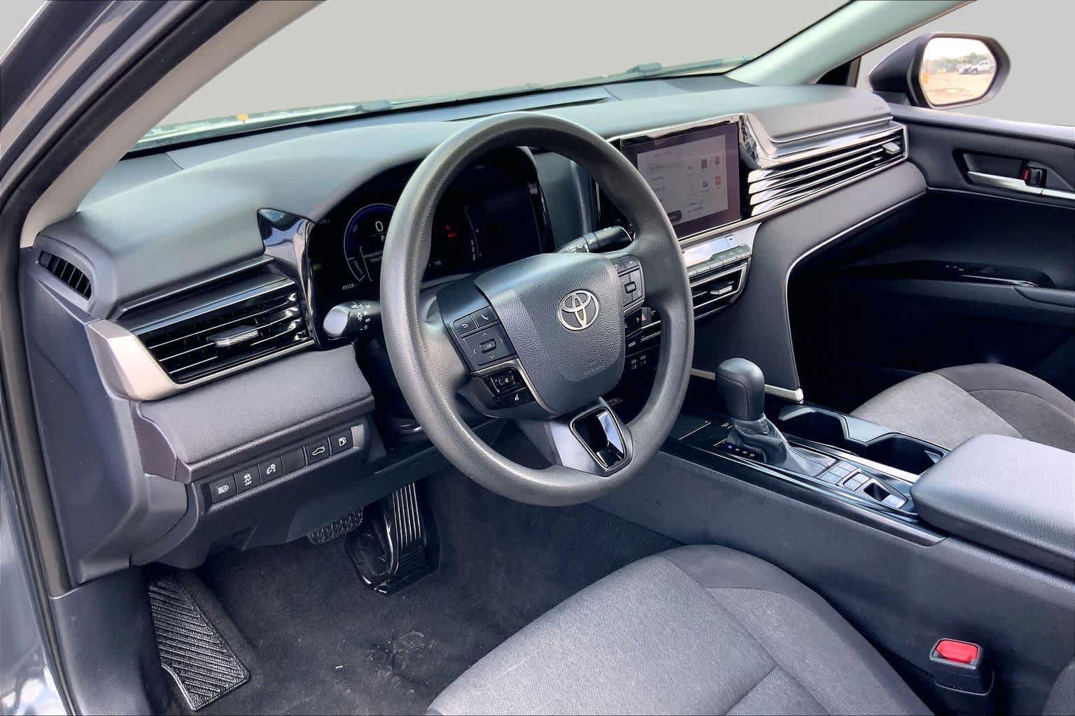 Used 2025 Toyota Camry LE FWD image 17