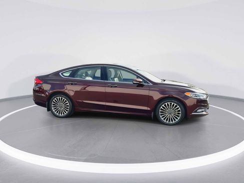 Used 2017 Ford Fusion SE image 9