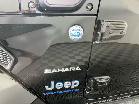 Used 2023 Jeep Wrangler Unlimited Sahara w/ Cold Weather Group AWD/4WD image 11