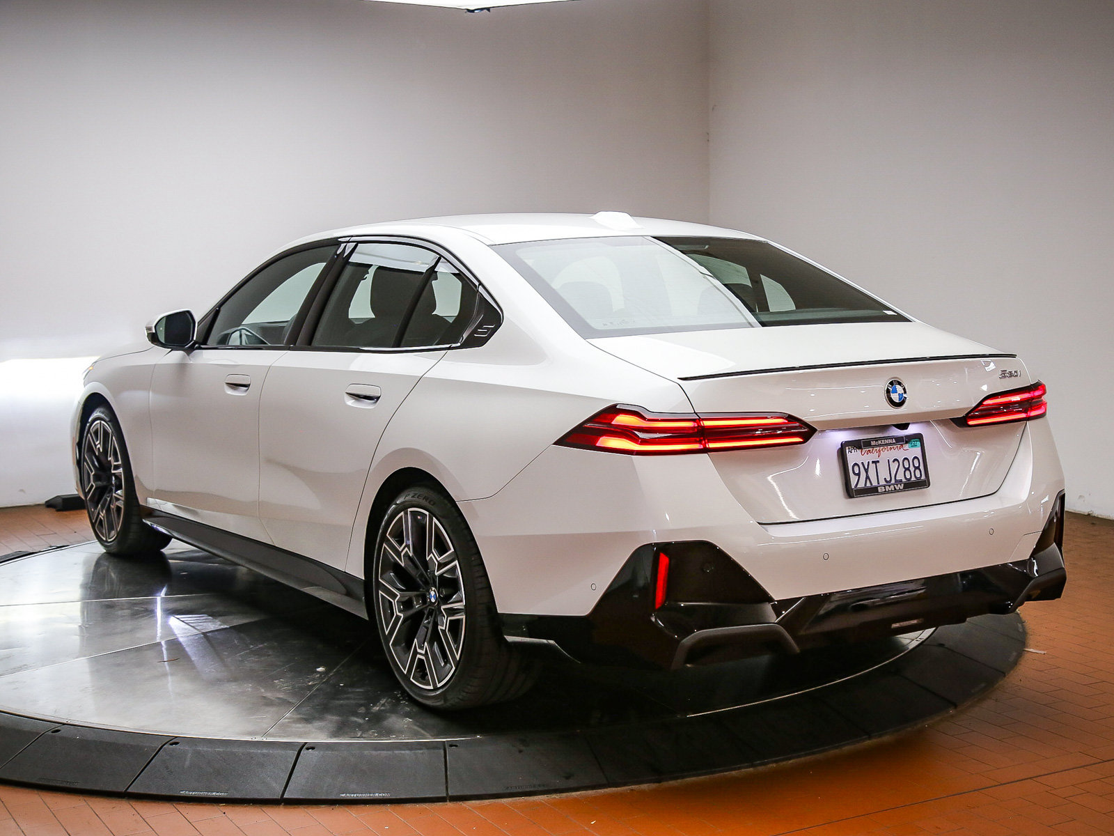 Used 2026 BMW 530i w/ M Sport Package RWD image 5