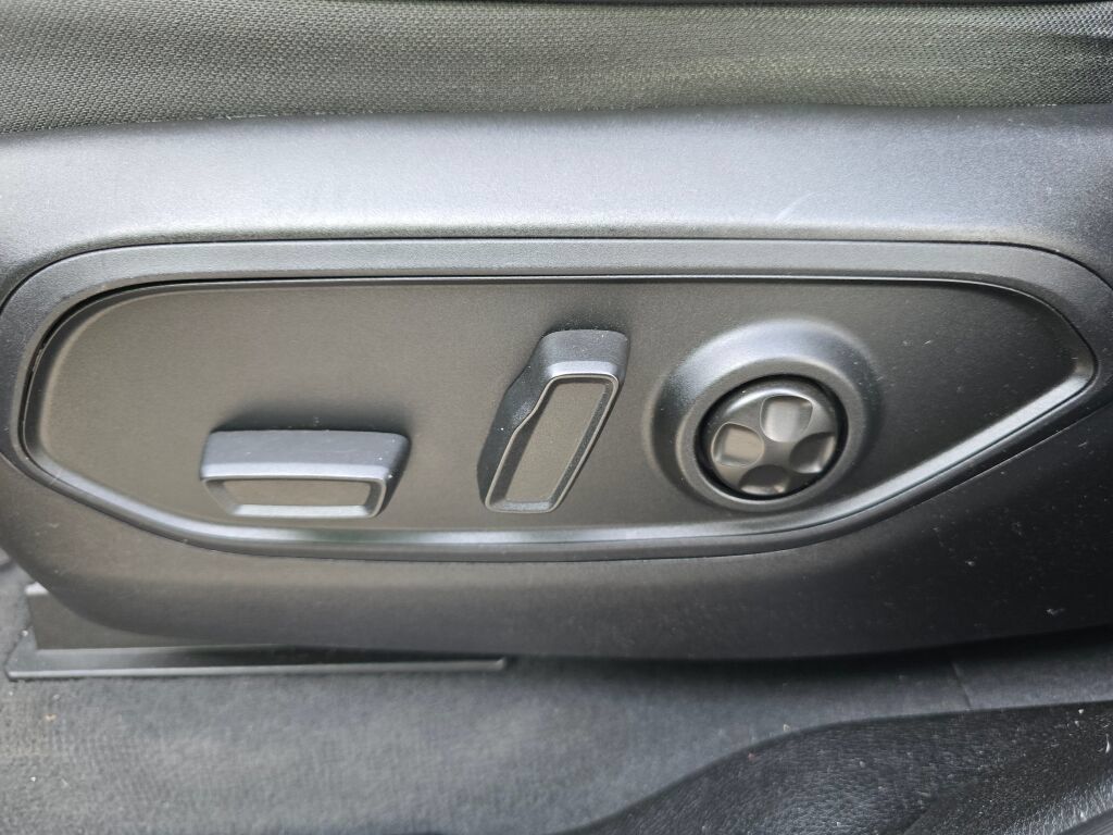 Used 2023 Jeep Grand Cherokee Limited AWD/4WD image 19