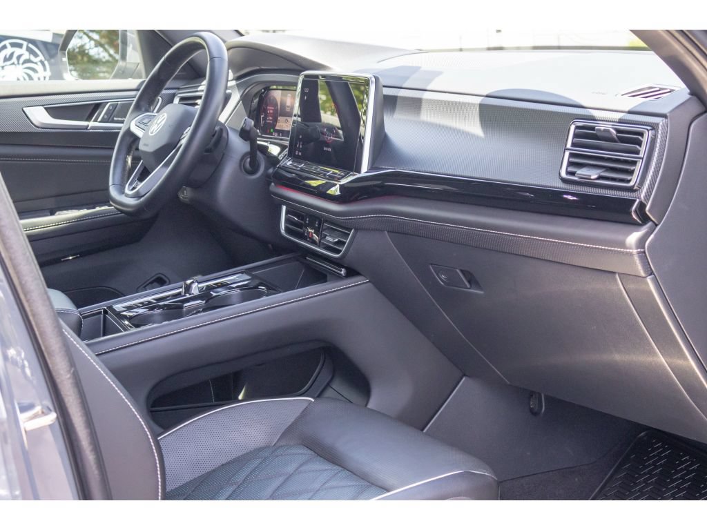 Used 2024 Volkswagen Atlas Cross Sport SEL Premium R-Line AWD/4WD image 10