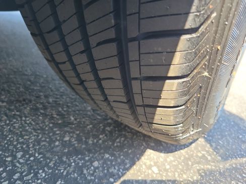 Used 2019 Chrysler Pacifica Limited w/ Advanced Safetytec Group image 32