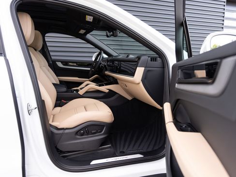 Certified 2026 Porsche Cayenne Coupe AWD/4WD image 33