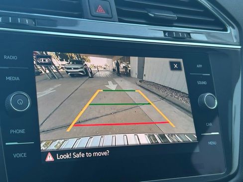 Used 2022 Volkswagen Tiguan SE image 16