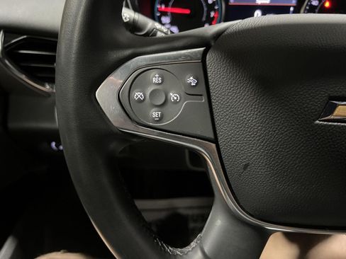 Used 2023 Chevrolet Traverse LT FWD image 11
