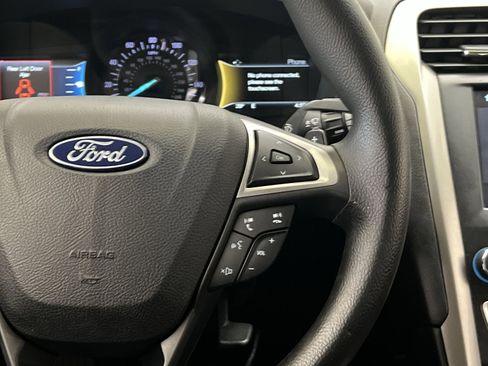 Used 2018 Ford Fusion SE w/ Fusion SE Technology Package image 29