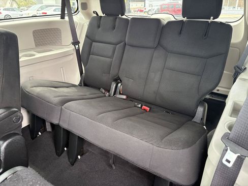Used 2020 Dodge Grand Caravan SE FWD image 14