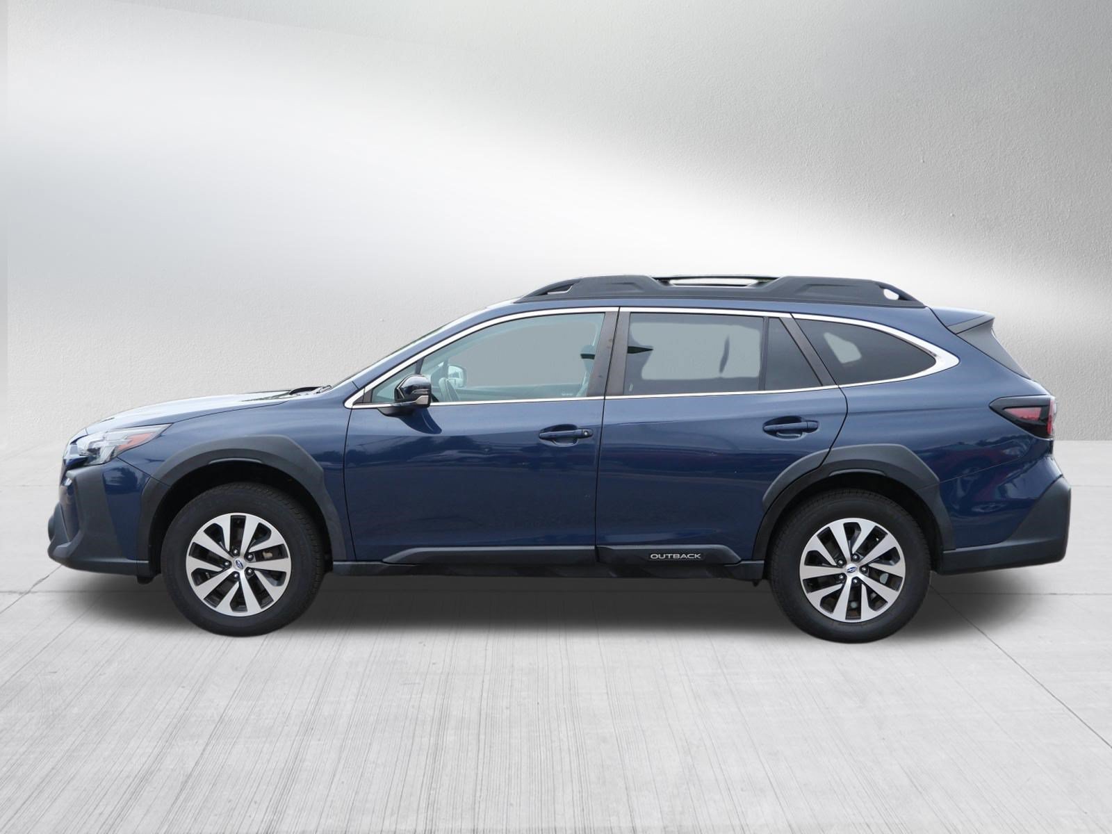 Used 2023 Subaru Outback Premium AWD/4WD image 4