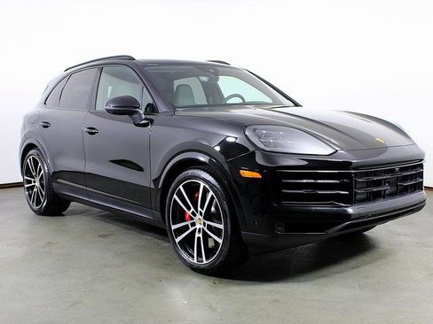 New 2025 Porsche Cayenne S image 9